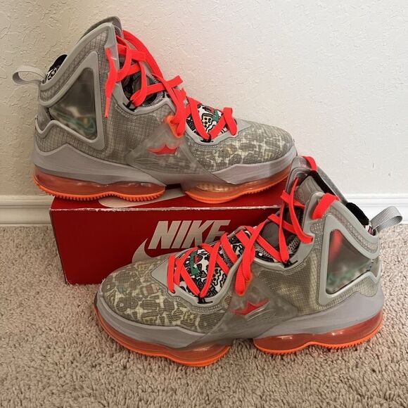 Athletic_Shoes
